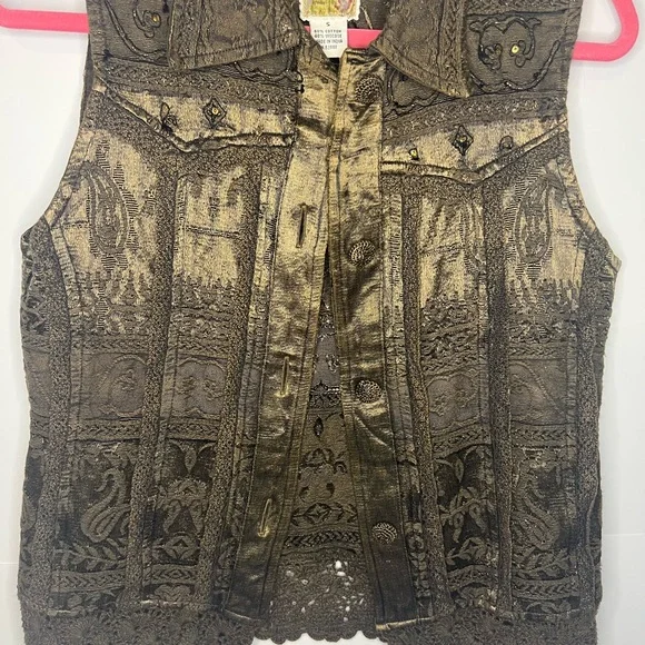Gold Lace Sleeveless Vest - Picture 5 of 11